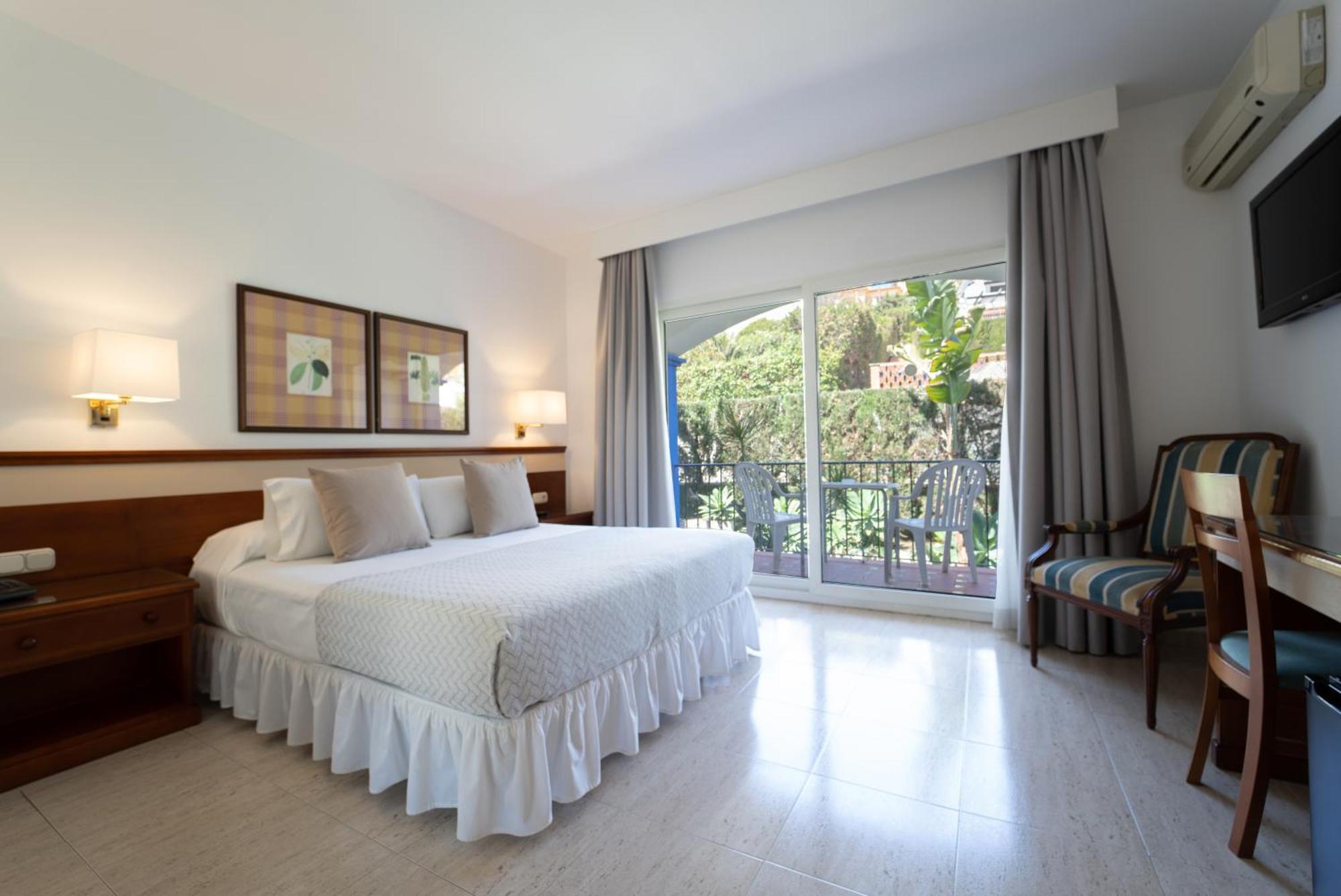 Hotel Piedra Paloma By Croma Estepona Exterior photo