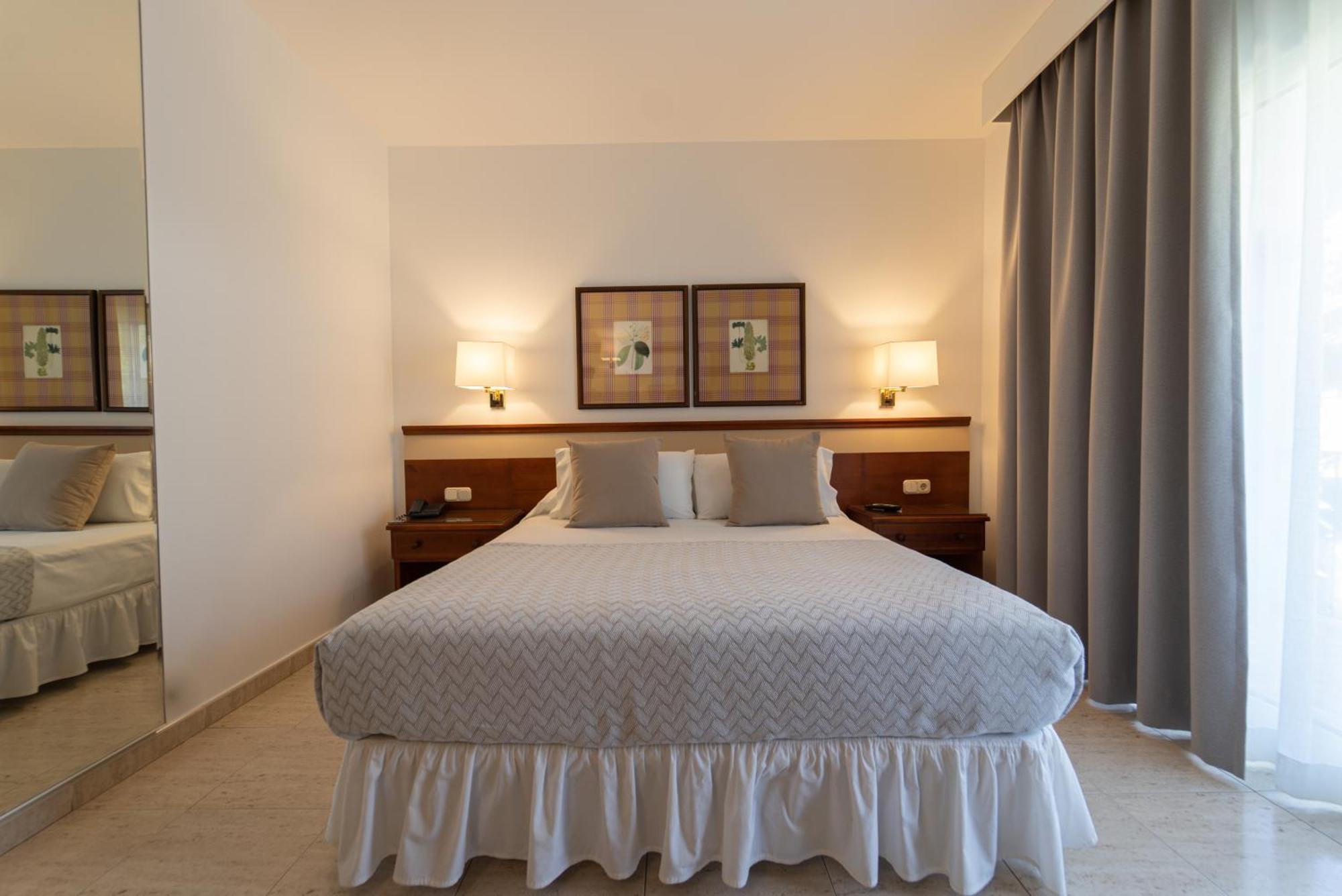Hotel Piedra Paloma By Croma Estepona Exterior photo
